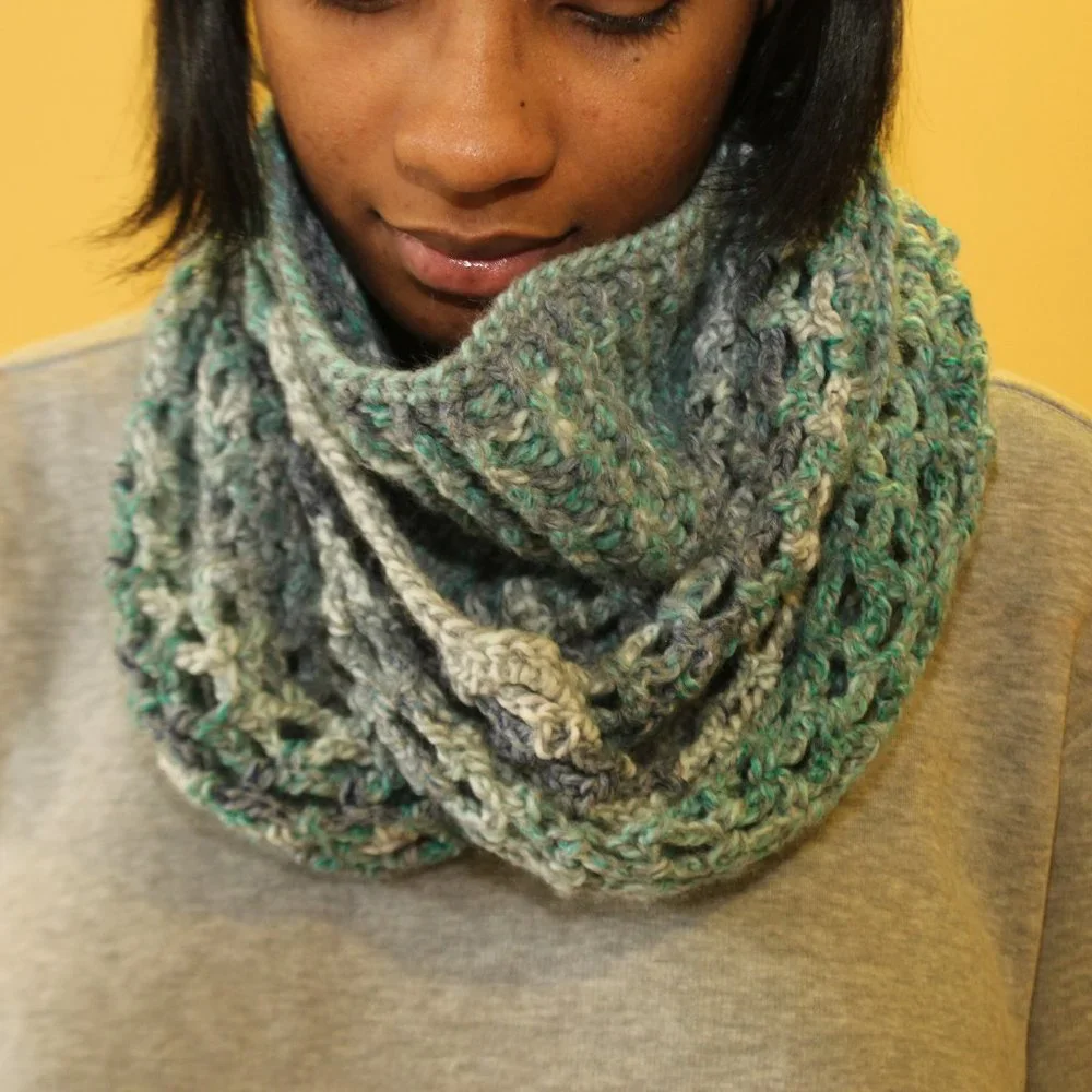 Handcrafted Striped Crochet Katniss Cowl Scarf in Yarn Blue White Green NEW